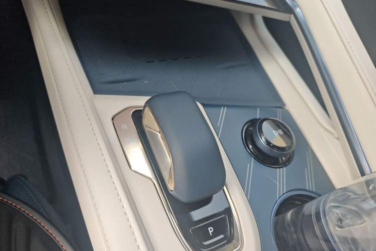 Used Zeekr 001 2025 WE Edition 95 kWh All-Wheel Drive Gear Lever