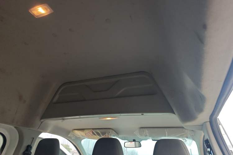 Used Ford Transit 2019 2.0T Diesel Multi-Purpose Commercial Vehicle Mid-Drive Mid-Roof 6-Seater China VI Standard
