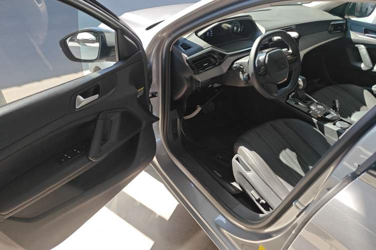 Used Peugeot 408 2024 360THP "Da Da" Model – Latou Edition Driver Seat