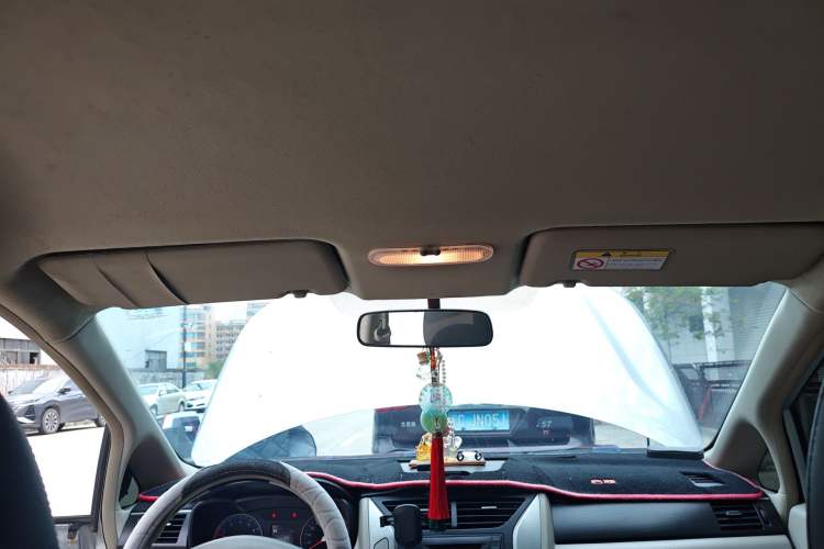 Used Venucia D50 2015 1.6L Automatic Fashion Edition
