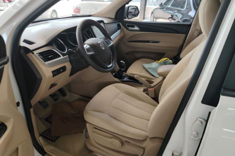 Used Baojun 730 2016 Revised 1.5L Manual Standard Version 7 Seats China V Emission Standard