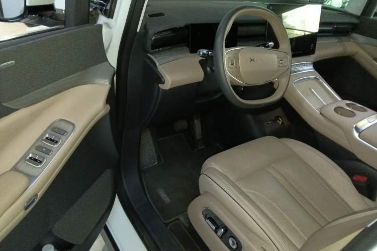 Used XPeng X9 2025 740 Ultra-Long Range Max Driver Seat