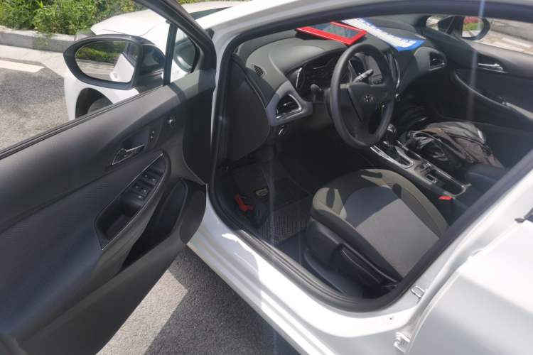 Used Chevrolet Cruze 2018 Redline 320 Automatic Pioneer Edition Driver Seat