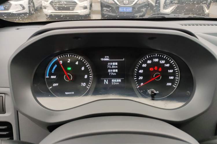 Used Wuling Yangguang 2024 300KM Comfort Version Passenger Van 75kW
