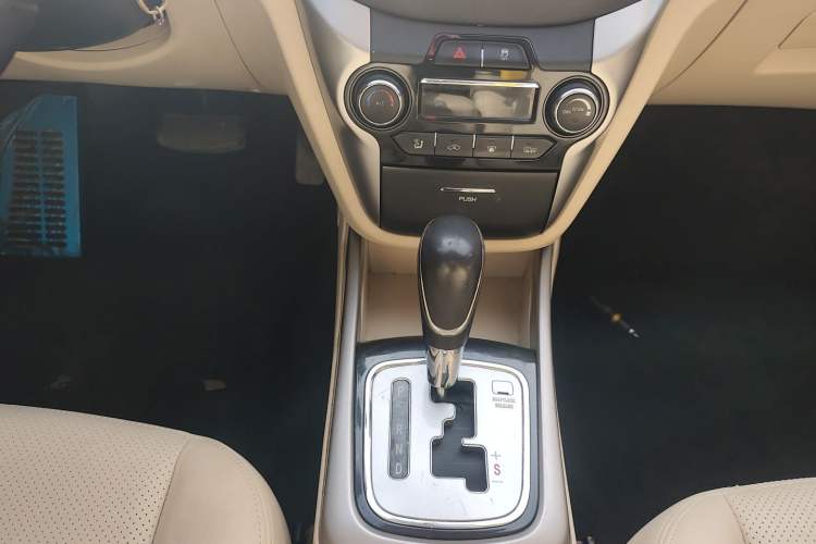 Used CHANGAN Eado 2015 1.6L Automatic Luxury Model Gear Lever