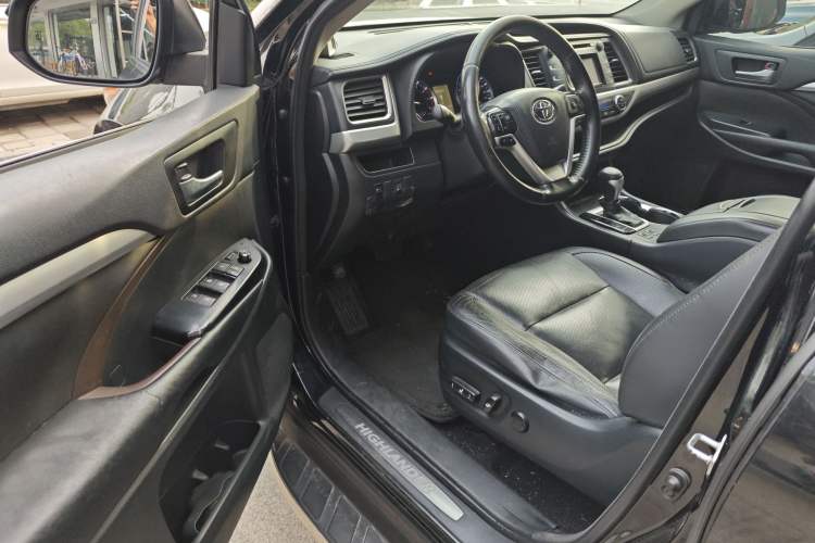Used Toyota Highlander 2015 2.0T Four-Wheel Drive Luxury Edition 7-Seater Driver Seat