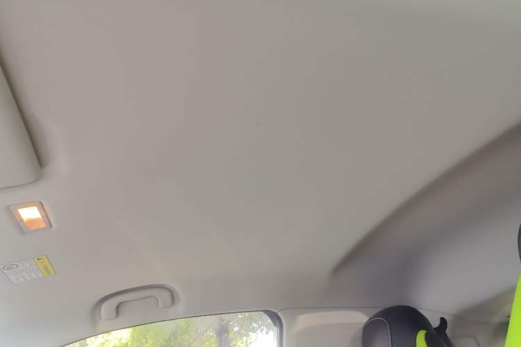 Used Roewe Clever 2021 302 km New Four-Seater Super-Efficient Version Headliner