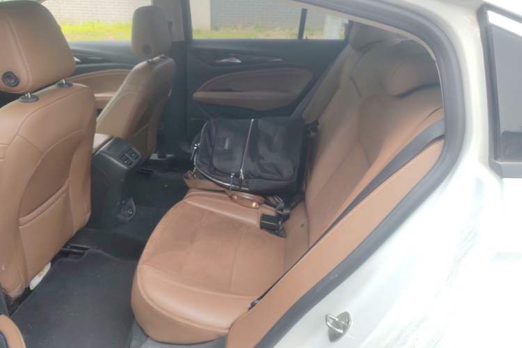 Used Buick Regal 2019 20T Elite Version China VI Standard Interior 4