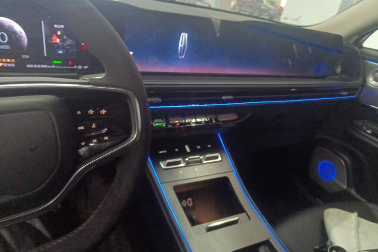 Used Lincoln Corsair 2024 1.5T Two-Wheel Drive Deluxe Hybrid Version Audio And AC Panel