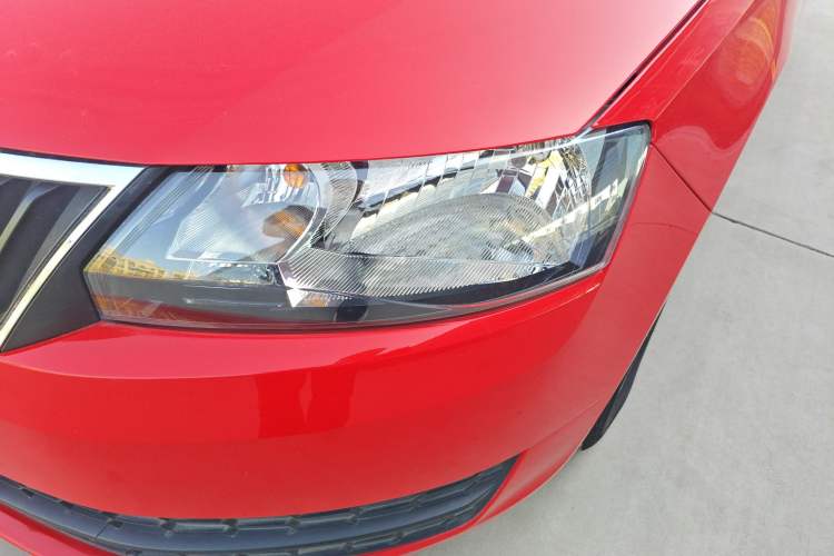 Used Skoda Rapid Spaceback 2014 1.6L Automatic Enjoyment Edition Left Front Headlight