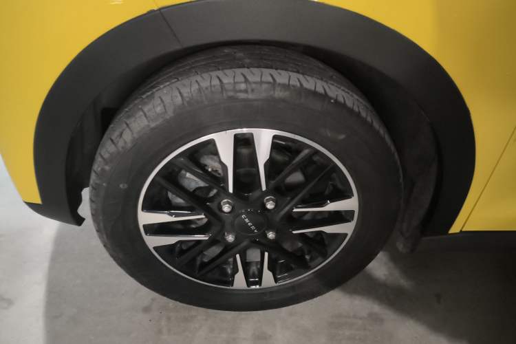 Used Chery QQ Little Ant 2022 Revised Version Sweet Pink Edition Half-Sugar Version Lithium Iron Phosphate 30.7 kWh 30 kW 301 km Exterior 4