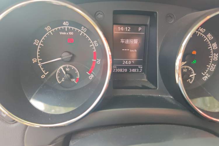 Used Skoda Yeti 2014 1.4 TSI DSG Polar Edition Odometer Close Up