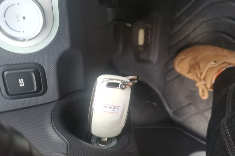 Used Wuling Hongguang MINIEV 2021 Macaron Fashion Edition Lithium-Ion Battery Vehicle Key