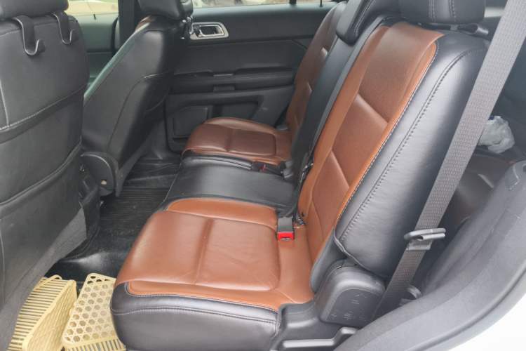 Used Ford Explorer 2013 3.5L Deluxe Model
