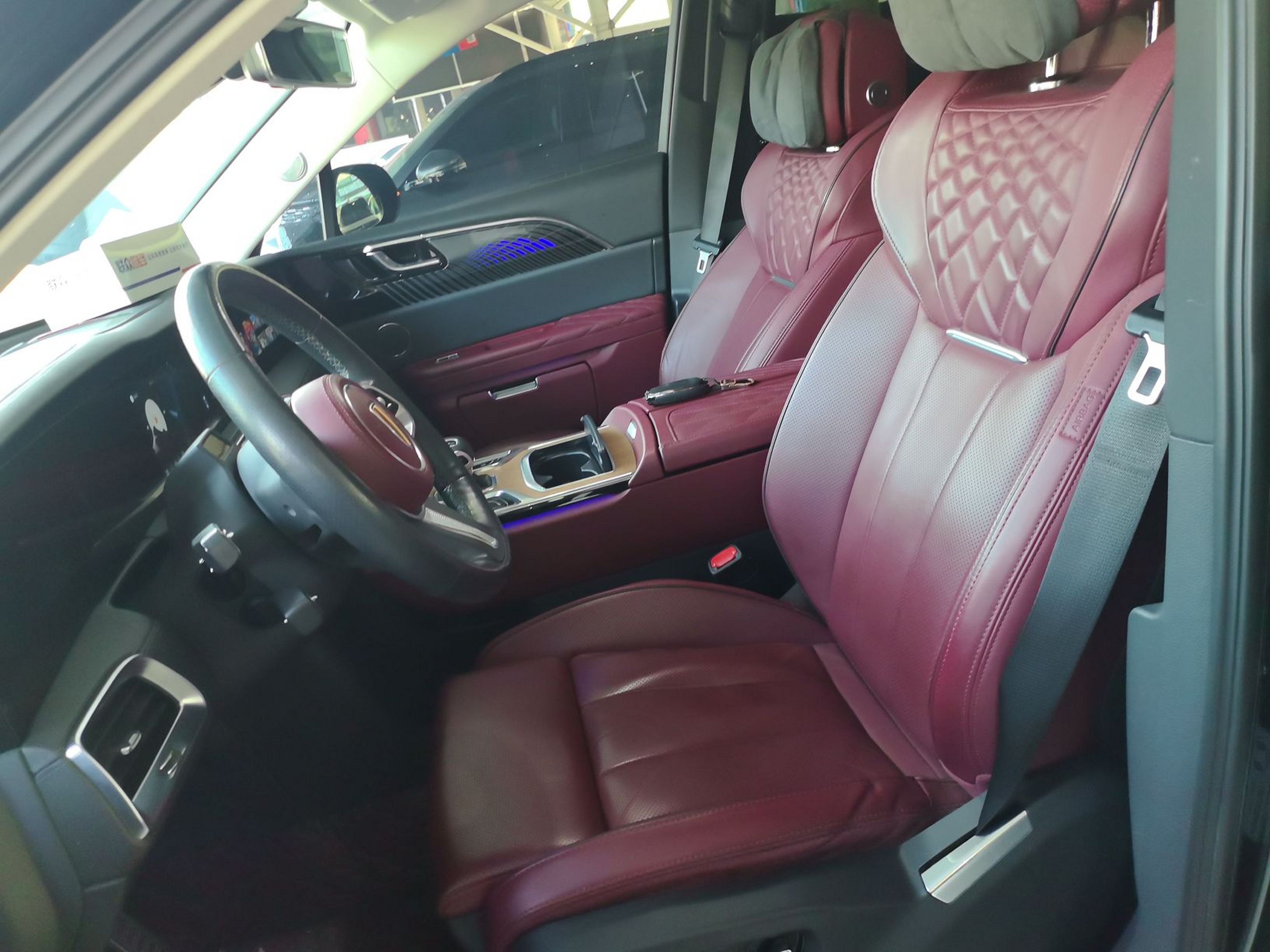 Переднее сиденье в автомобиле