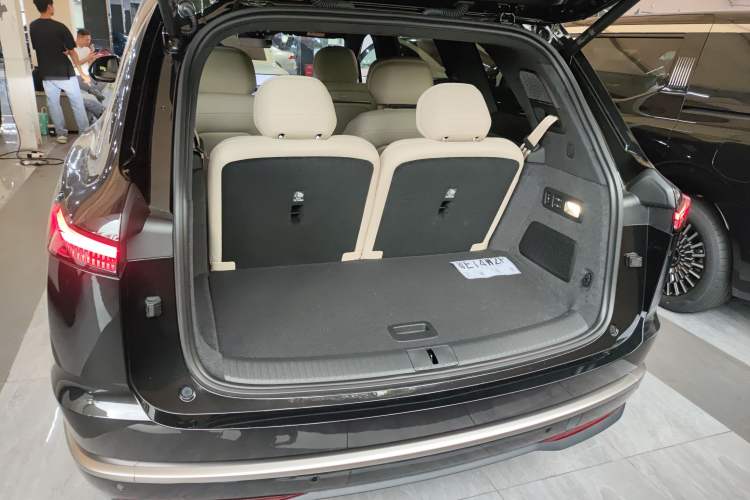 Used ONVO Luxeed L90 2025 Model—Ultra Six-Seater Version Trunk