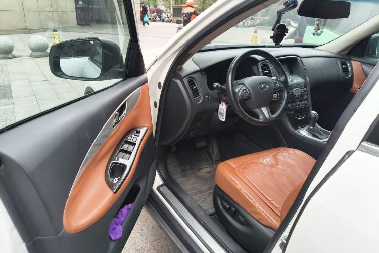 Used Infiniti QX50 2015 2.5L Comfort Edition
