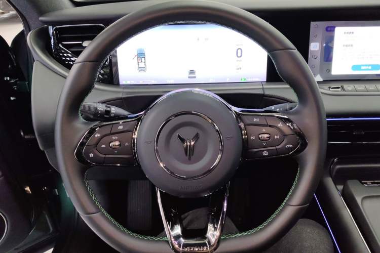 Used VOYAH FREE 2025 318 259 km All-Wheel-Drive Exploration Edition
