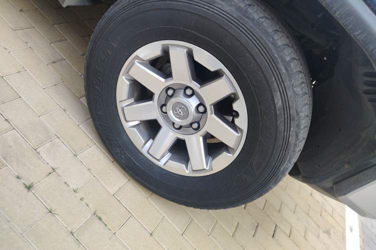 Used Toyota FJ Cruiser 2013 4.0L Right Front Wheel Hub