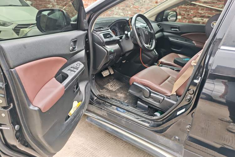 Used Honda CR-V 2016 2.0L two-wheel drive Urban Edition Driver Seat