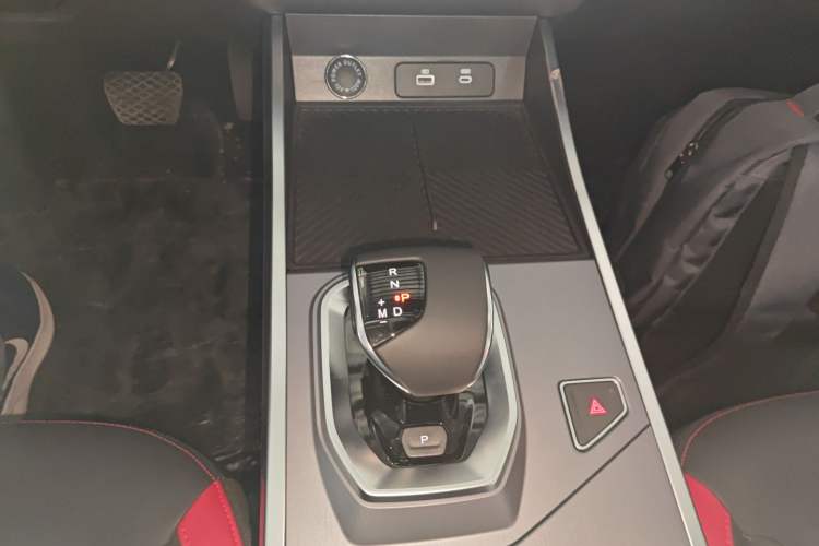 Used JETOUR Dashing 2025 1.5T DCT Youth UP Gear Lever