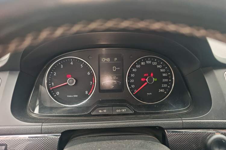 Used Volkswagen Cross Lavida 2014 1.4TSI DSG Instrument Cluster