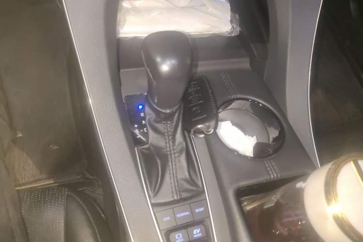 Used Toyota Avalon 2019 Dual-Engine 2.5L Luxury Edition China VI Standard Gear Lever