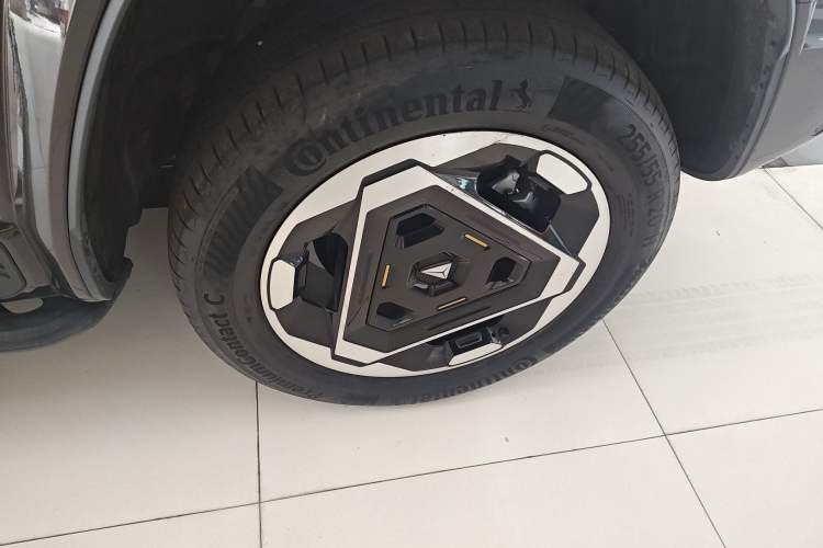 Used Deepal G318 2025 Worry-Free Adventure Edition Four-Wheel Drive Secret Realm Version Right Front Wheel Hub