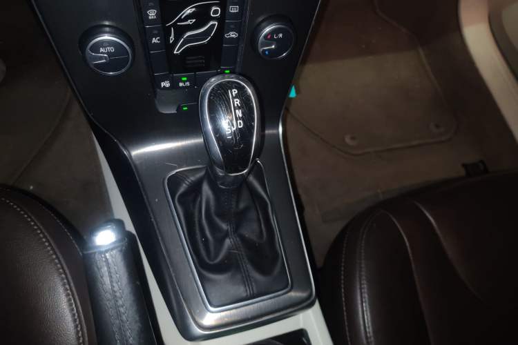 Used Volvo V40 2014 2.0T Zhiya Edition
