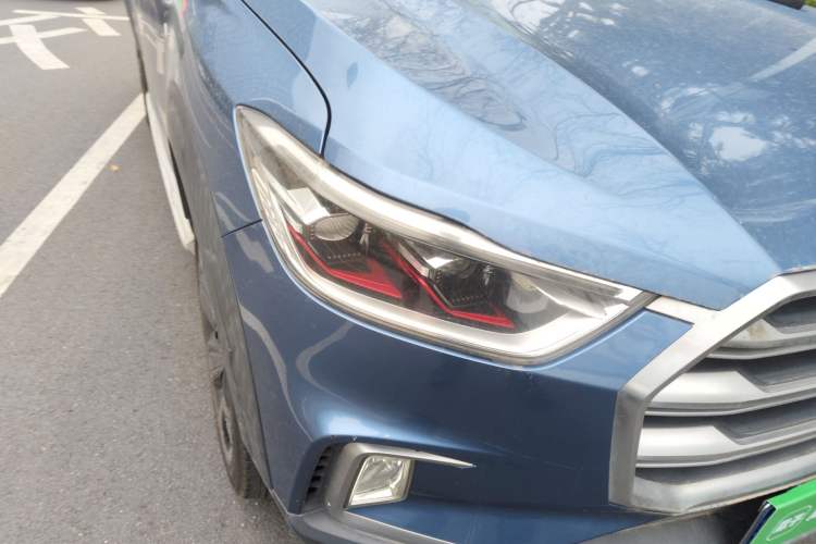 Used SAIC MAXUS D90 2017 2.0T Automatic All-Wheel Drive Polaris Right Front Headlight