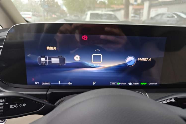 Used Buick GL8 New Energy 2025 Lu Shang Luxury Edition 7-Seater
