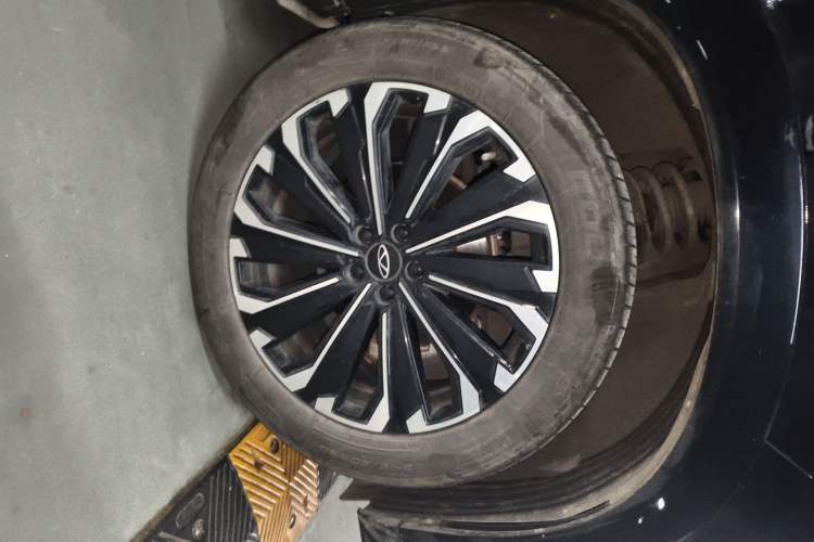 Used Chery Tiggo 9 2023 2.0T Dual-Clutch Two-Wheel Drive Luxury Edition 5 Seats Right Front Wheel Hub