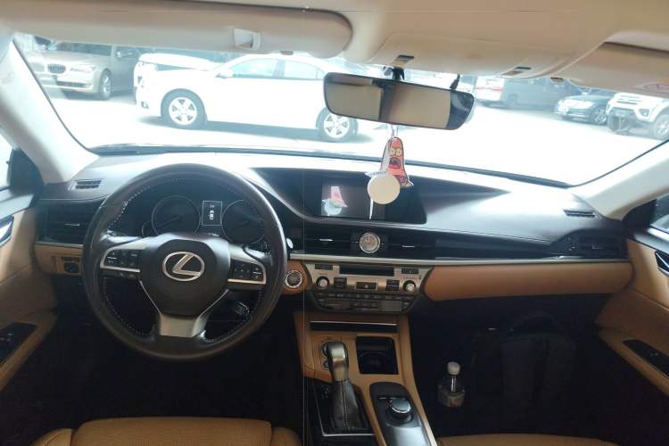 Used Lexus ES 2015 200 Elite Edition Center Console