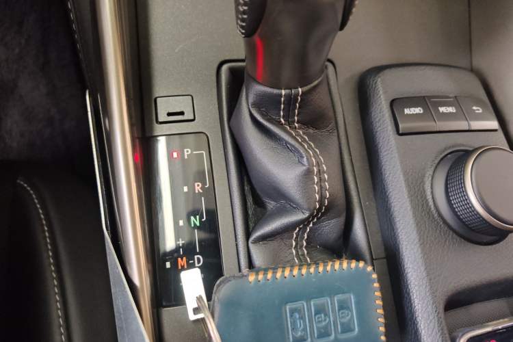 Used Lexus IS 2015 200t F SPORT
