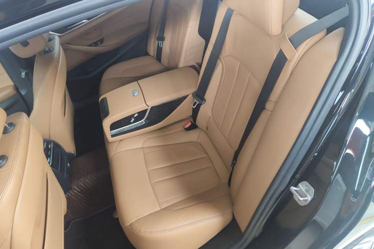 Used BMW 5 Series 2018 Restyled 530Li Leading Edition M Sport Package
