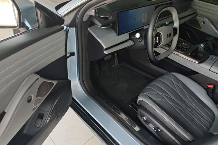 Used Geely Galaxy E8 2025 700 km Long-Range Intelligent Driving Version Driver Seat