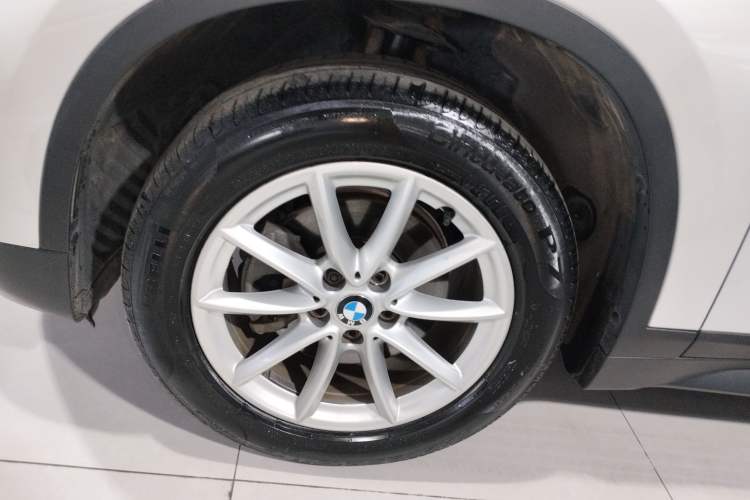 Used BMW X1 2016 sDrive18Li Fashion Model Left Front Wheel Hub