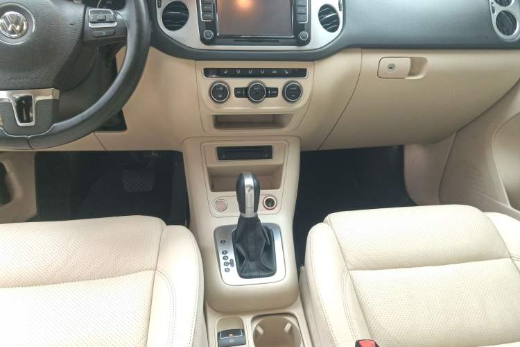 Used Volkswagen Tiguan 2016 300TSI Automatic Two-Wheel Drive Luxury Edition Gear Lever