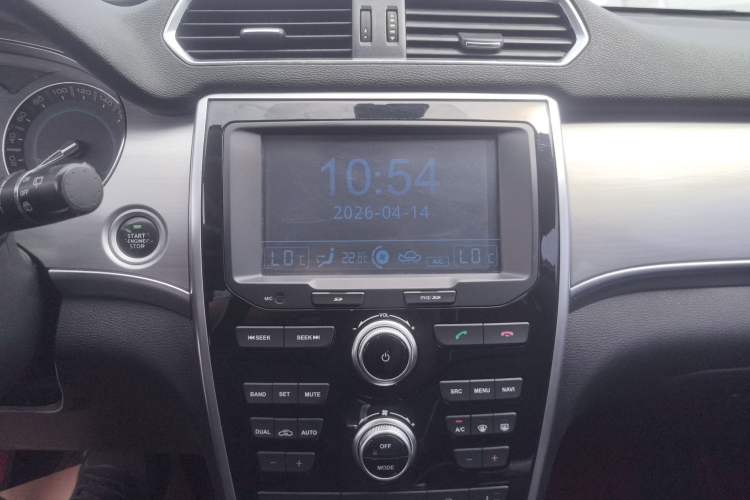 Used Haval H2 2016 Red-Label 1.5T Automatic Two-Wheel Drive Luxury Model Audio And AC Panel