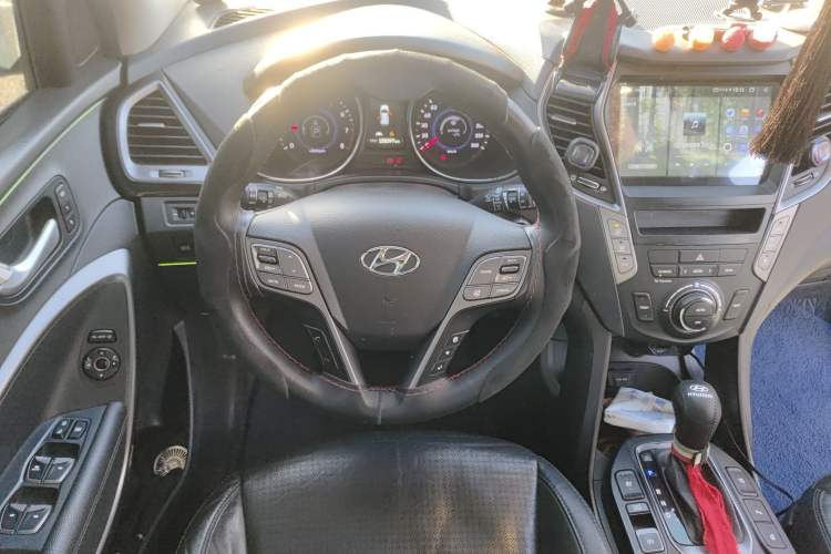 Used Hyundai Grand SantaFe 2013 3.0L 7-Seater 4x4 Flagship Edition Steering Wheel