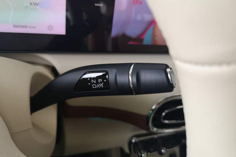 Used ORA Ballet Cat 2023 401 km Luxury Version Gear Lever