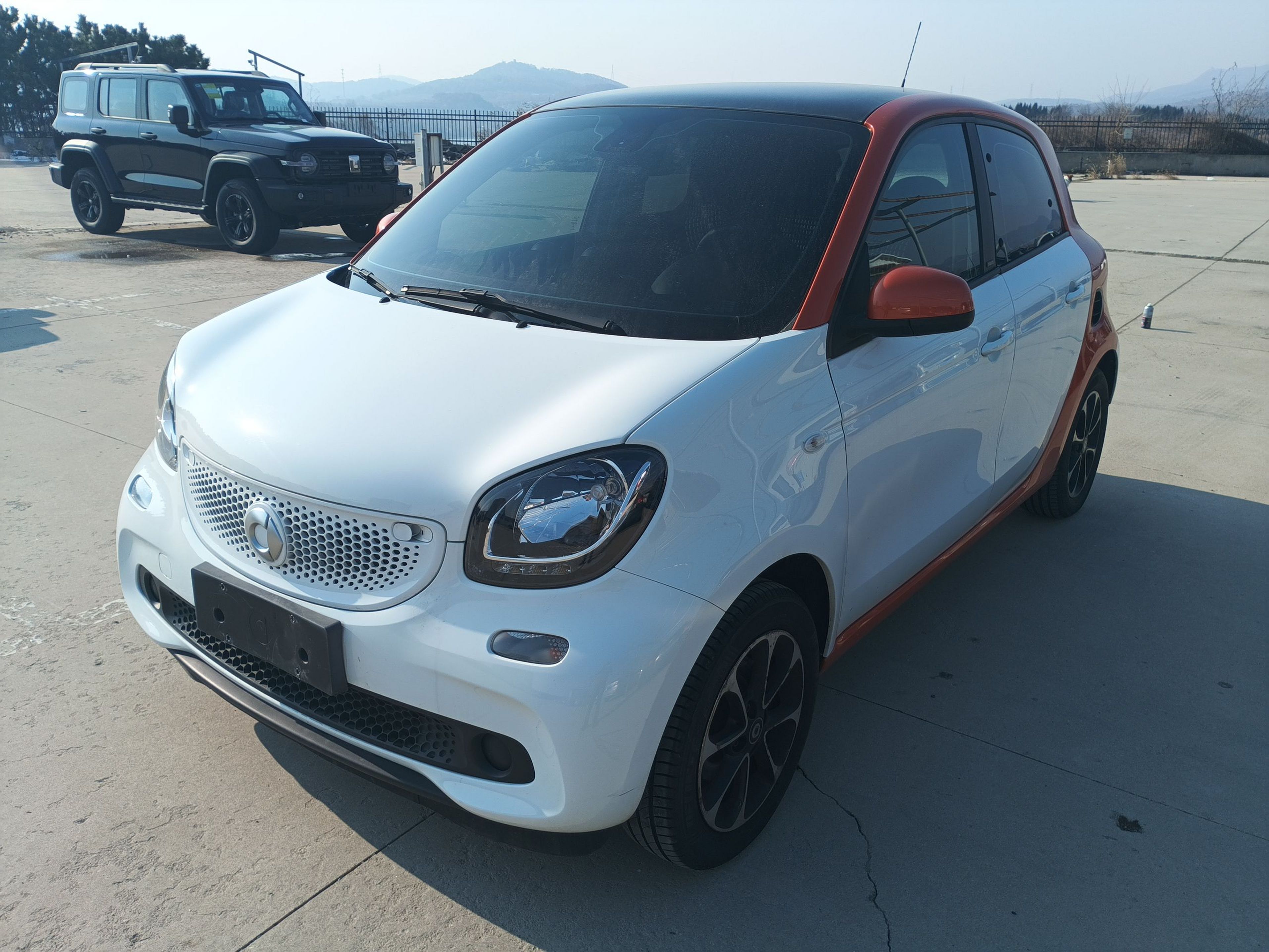 تحت مقدمة السيارة