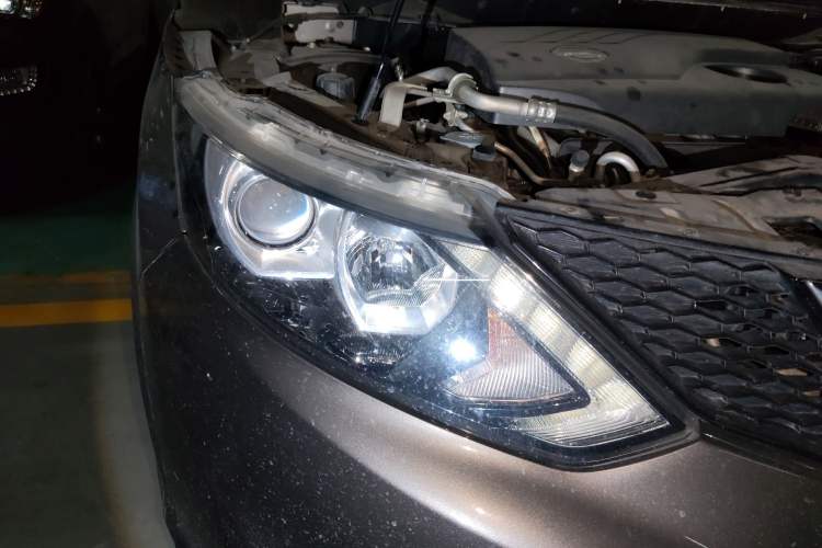 Used Nissan Qashqai 2016 2.0L CVT Elite Edition Right Front Headlight