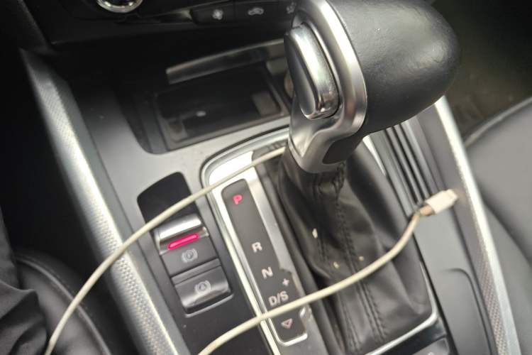 Used Audi Q5 2013 40 TFSI Technology Edition Gear Lever