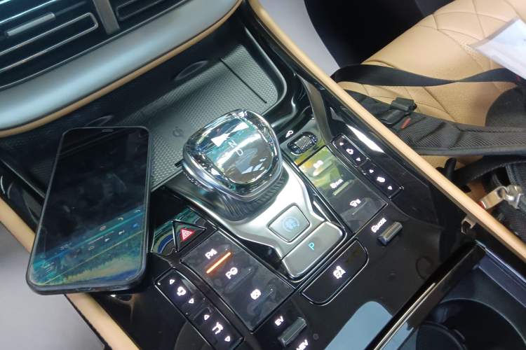 Used Denza D9 2024 DM-i 980 Four-Wheel Drive Flagship Model
