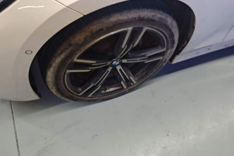 Used BMW 3 Series 2021 Second Facelift 325i M Sport Package Left Front Wheel Hub