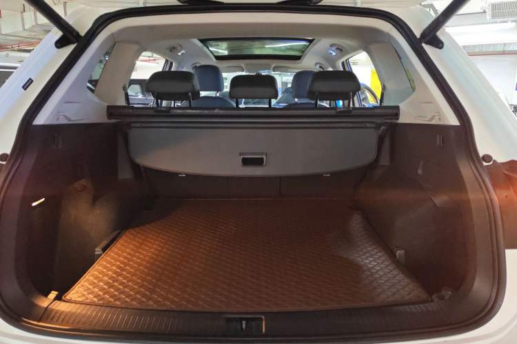 Used Volkswagen Tiguan L 2024 330TSI Automatic Two-Wheel Drive R-Line Enhanced Edition Trunk