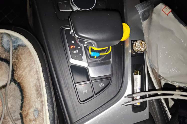 Used Audi A4L 2019 40 TFSI Fashion Version China V Gear Lever