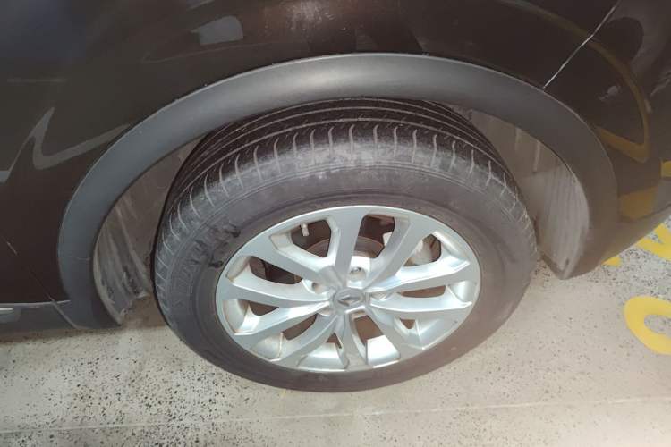 Used Renault Kadjar 2016 2.0L Two-Wheel-Drive Luxury Edition Right Front Wheel Hub