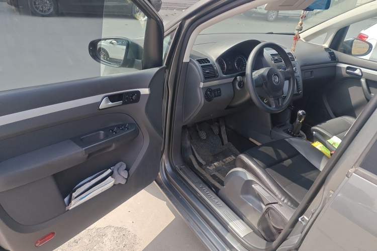 Used Volkswagen Touran 2013 1.4T Manual Fashion Edition 5 Seats Driver Seat